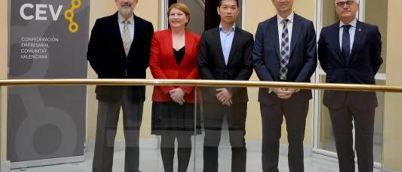 Los representantes de Propeller con la delegación china de Fujian.