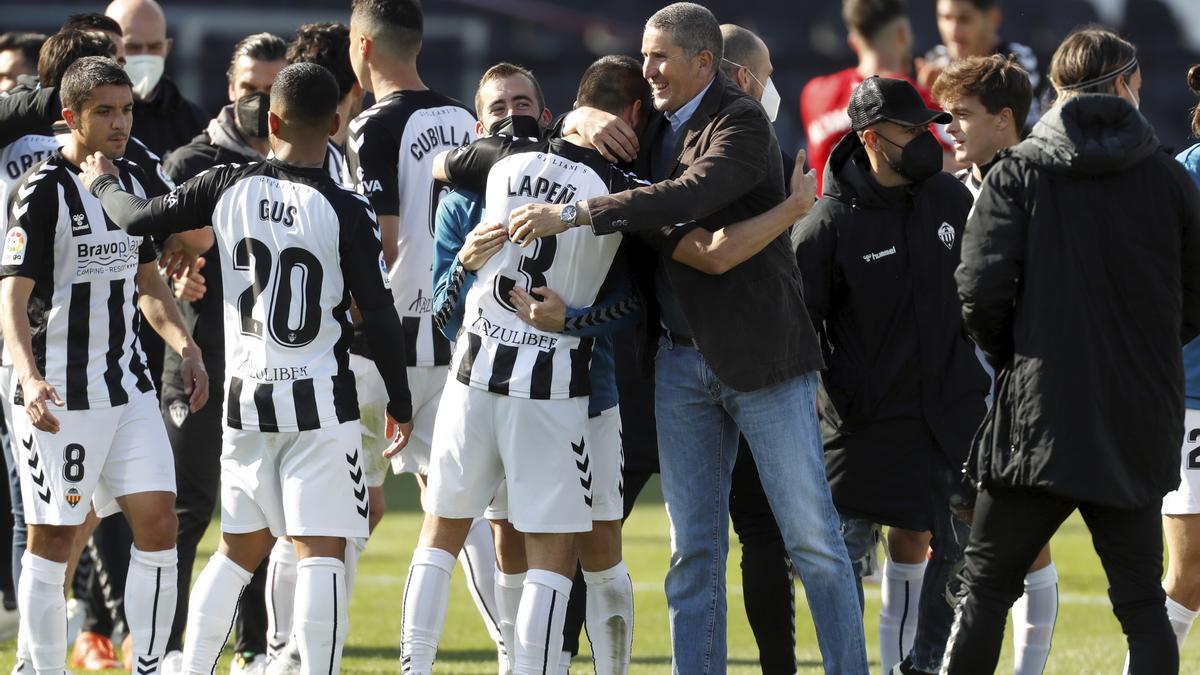 Los jugadores del Castellón celebran el gol de la victoria ante el Mallorca.