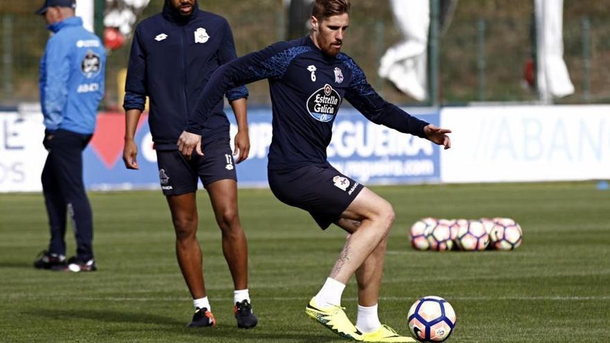 Albentosa durante un entrenamiento en Abegondo.