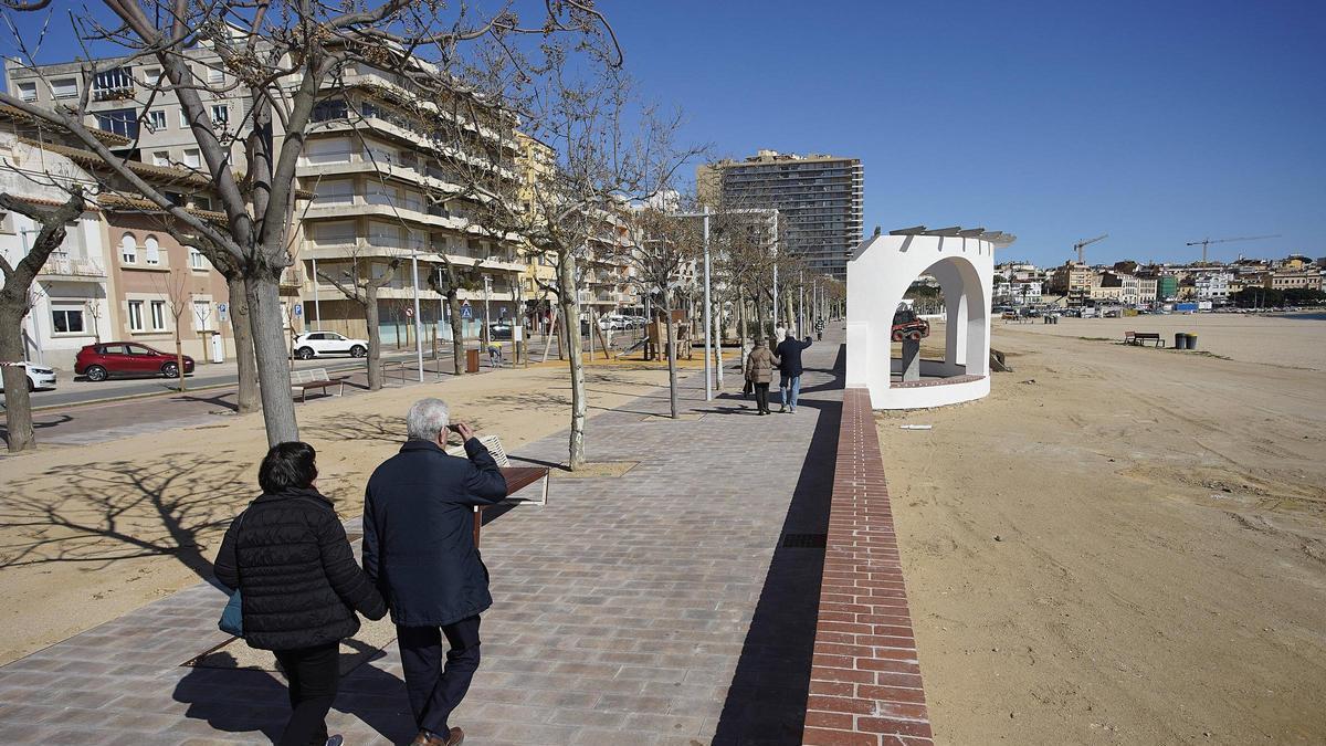 Palamós estrena el nou passeig del Mar: setze mesos d’obres i una inversió de 6,6 milions