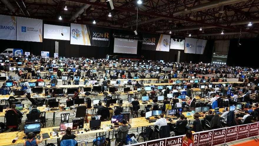 Jóvenes participan en una &#039;party&#039; informática en Galicia.