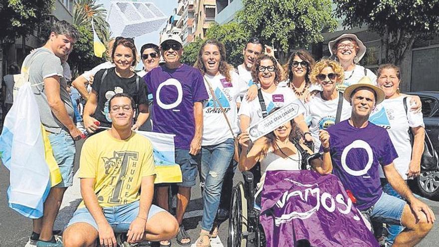 Miembros de Podemos en la manifestación en contra del Salto de Chira-Soria