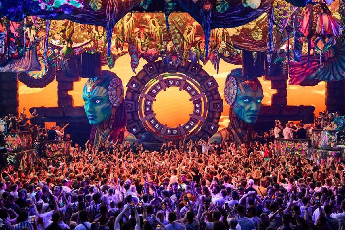 Montaje Nowmads: NewWorld de elrow en [UNVRS].