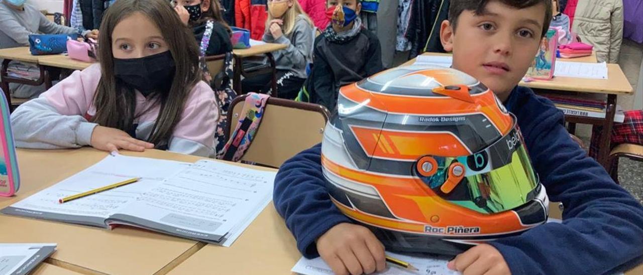 Roc Piñera Rusiñol, de 9 años, en su clase de 4º de Primaria, de La Salle de Sant Celoni.