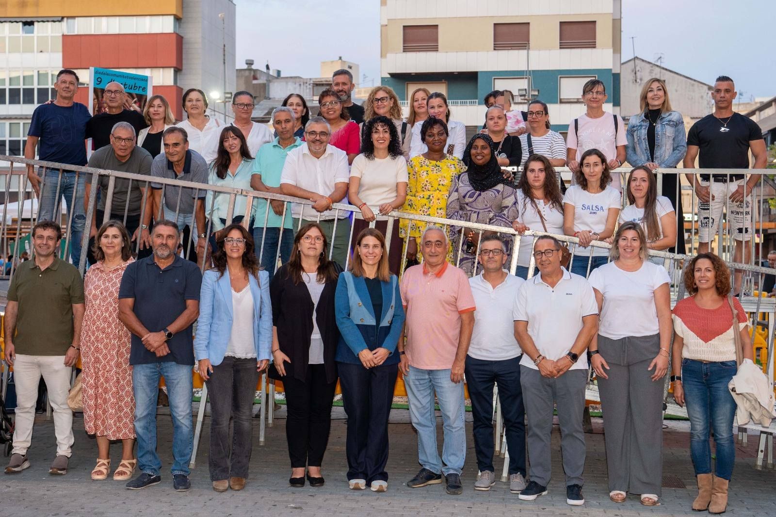 Tavernes de la Valldigna descubre el Tapís de la Paraula que llama al diálogo