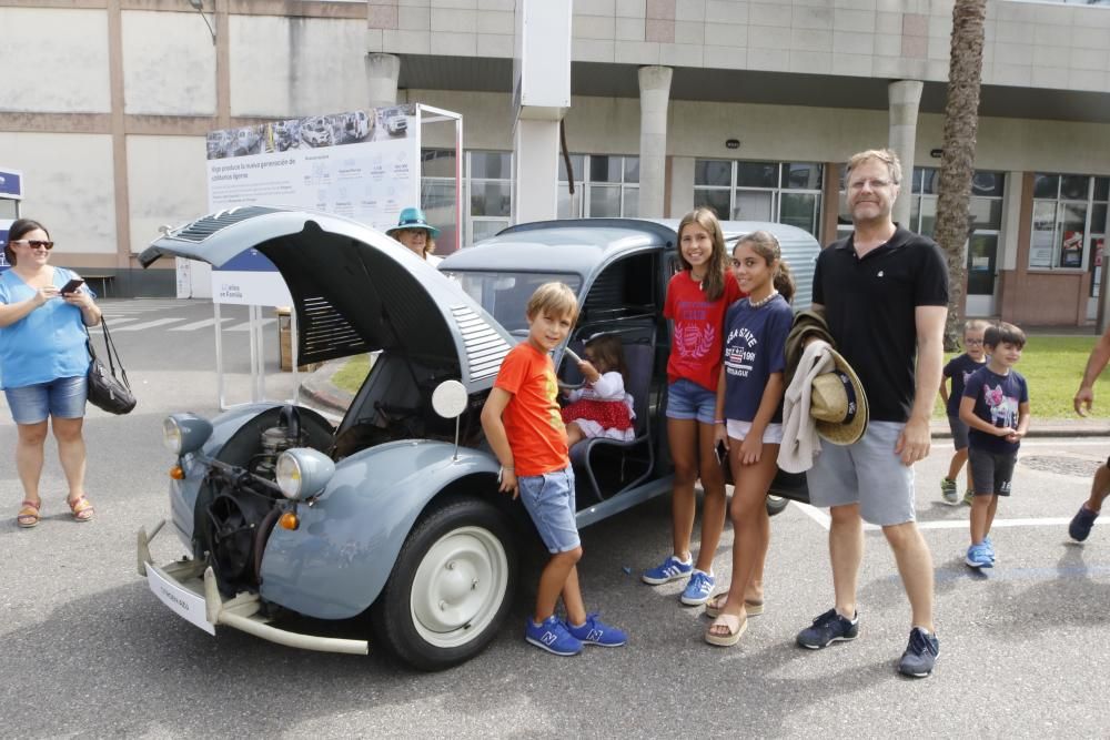 Más de 5.000 personas realzan la jornada de puertas abiertas celebrada en la planta.