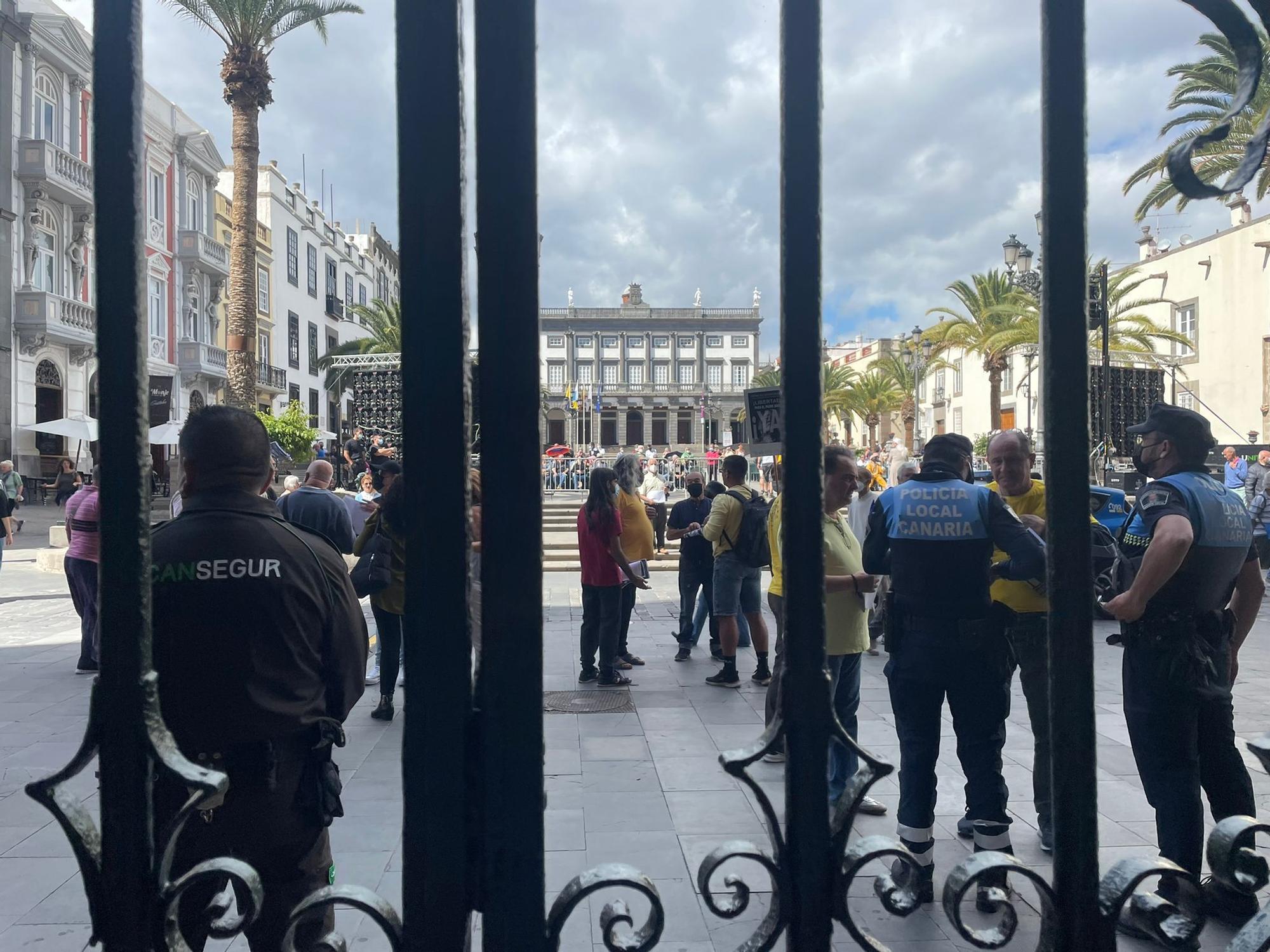 Seguidores del padre Báez piden en Santa Ana la libertad para el sacerdote a grito de "fariseos"