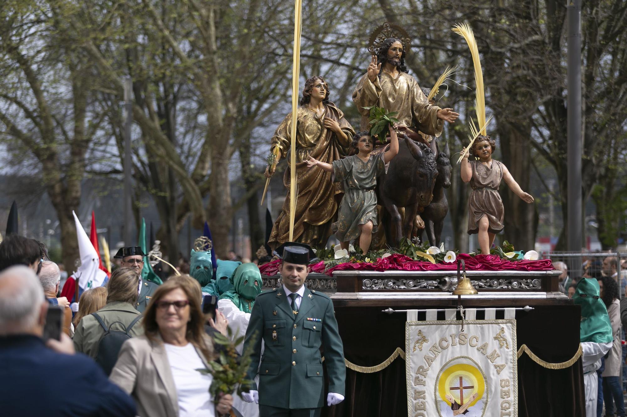 EN IMÁGENES | Bendición de Ramos y procesión de La Borriquilla en Avilés