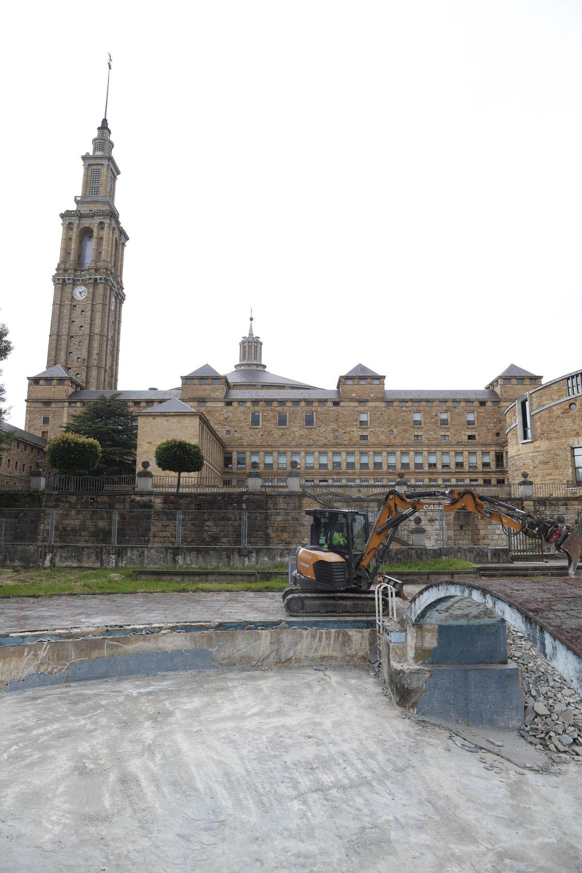 En imágenes: así avanzan las obras de la piscina de La Laboral
