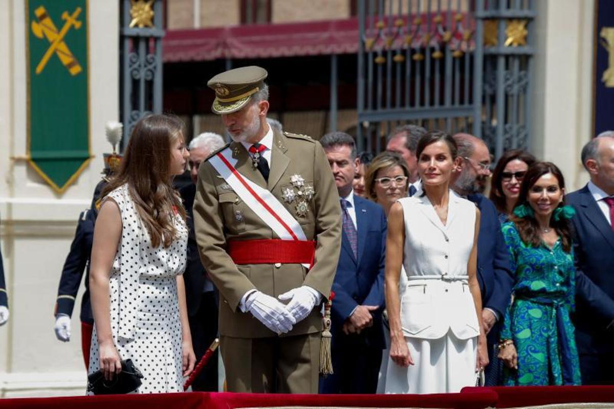 El rey Felipe VI y su hija, durante su última visita a Zaragoza. | EFE | JAVIER CEBOLLADA