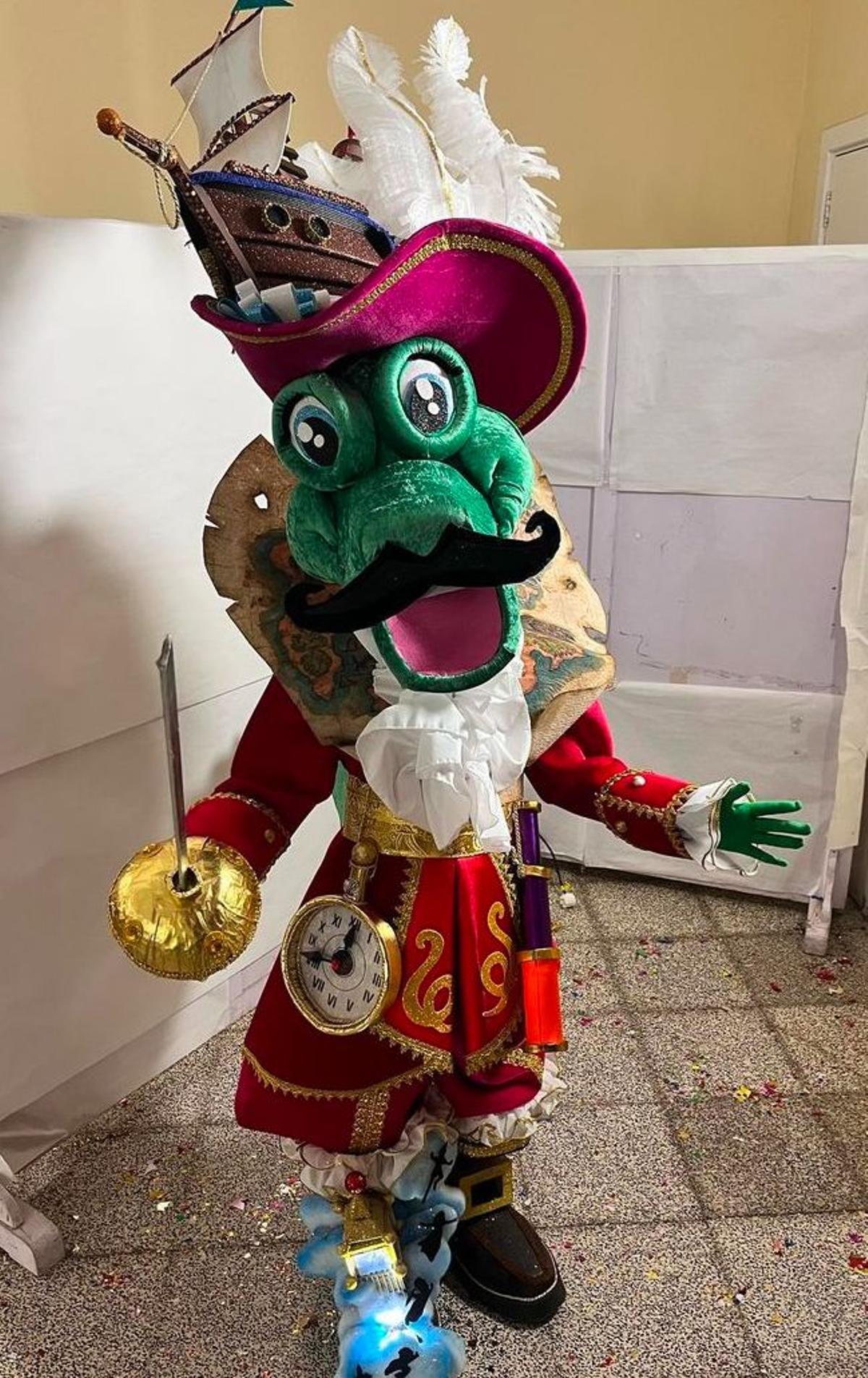 Fantasía de Capitán Garfio de la murga infantil Redoblones, obra y arte de Josué Quevedo y el taller 'chino' del Pirata y Merci.