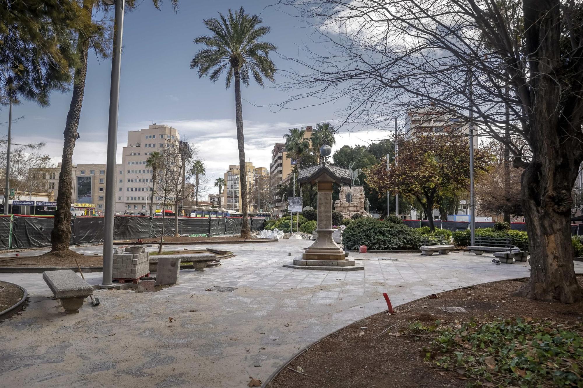 Abierta al público una pequeña parte de la nueva Plaza España: "Todo sigue igual"