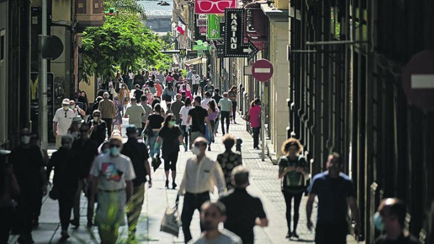 Calle Castillo, en Santa Cruz de Tenerife, durante el primer día de la fase 1.