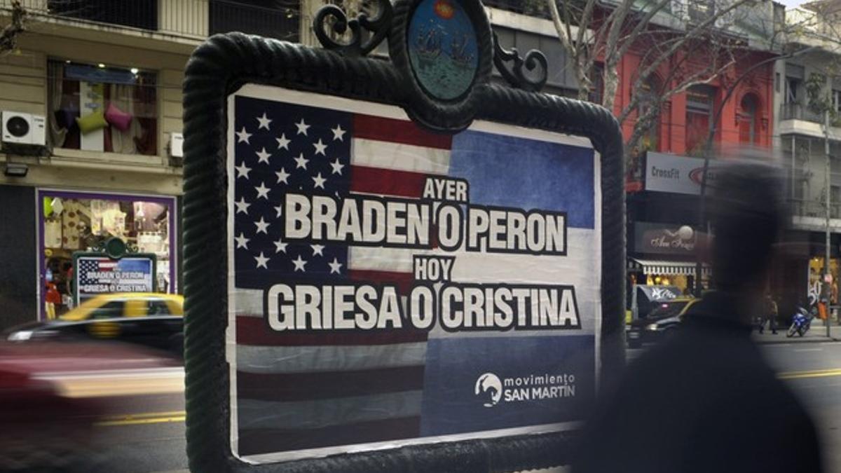 Un cartel en una calle de Buenos Aires alusivo a la crisis de la deuda argentina.