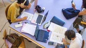 Els estudiants catalans suspenen amb un 4,1 les Matemàtiques de les PAU