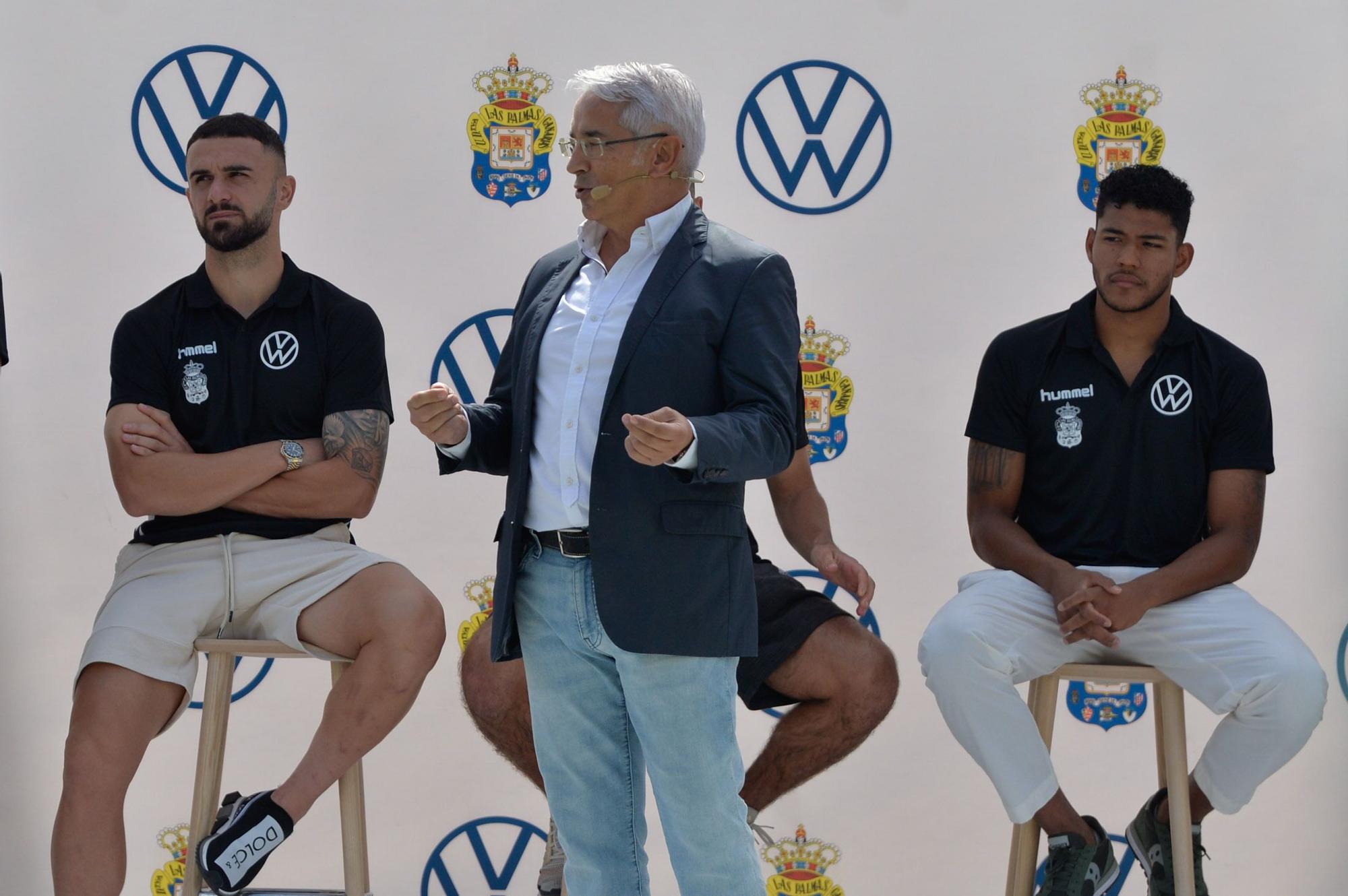 La UD Las Palmas recibe la nueva flota de coches eléctricos Volkswagen ID.3