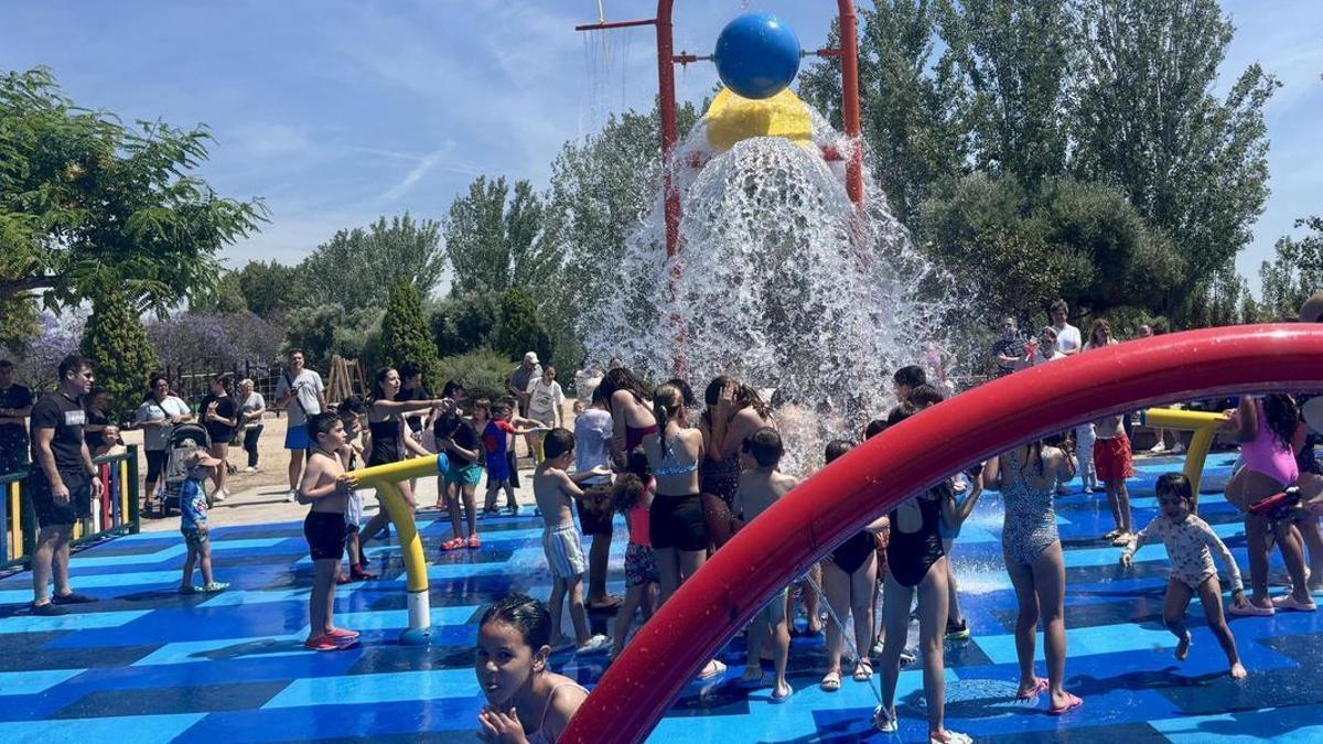 Vídeo: Almassora estrena el parque de los juegos del agua