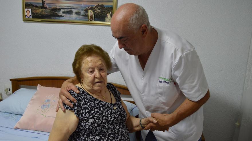 Asistenzia, una ayuda de atención personal y doméstica a las personas mayores en Alicante