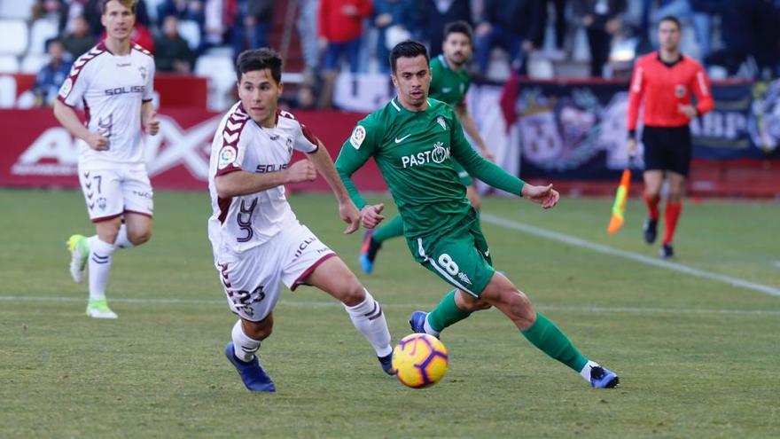 Santana, en un momento del partido ante el Albacete.