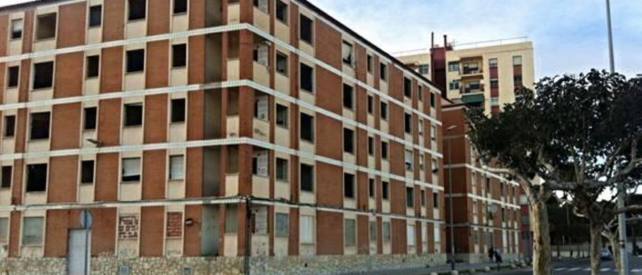 El edificio del Grupo B, a la espera de ser rehabilitado o derribado.