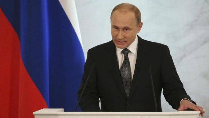 Putin arremete contra la &quot;política de contención&quot; de Occidente con Rusia