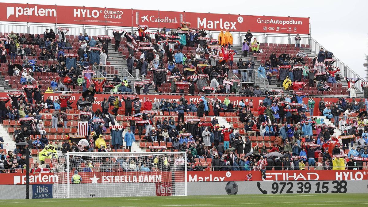 Girona Beats Athletic: Victory & Low Attendance at Montilivi | Gazzaniga Shines, New Goalscorers Emerge