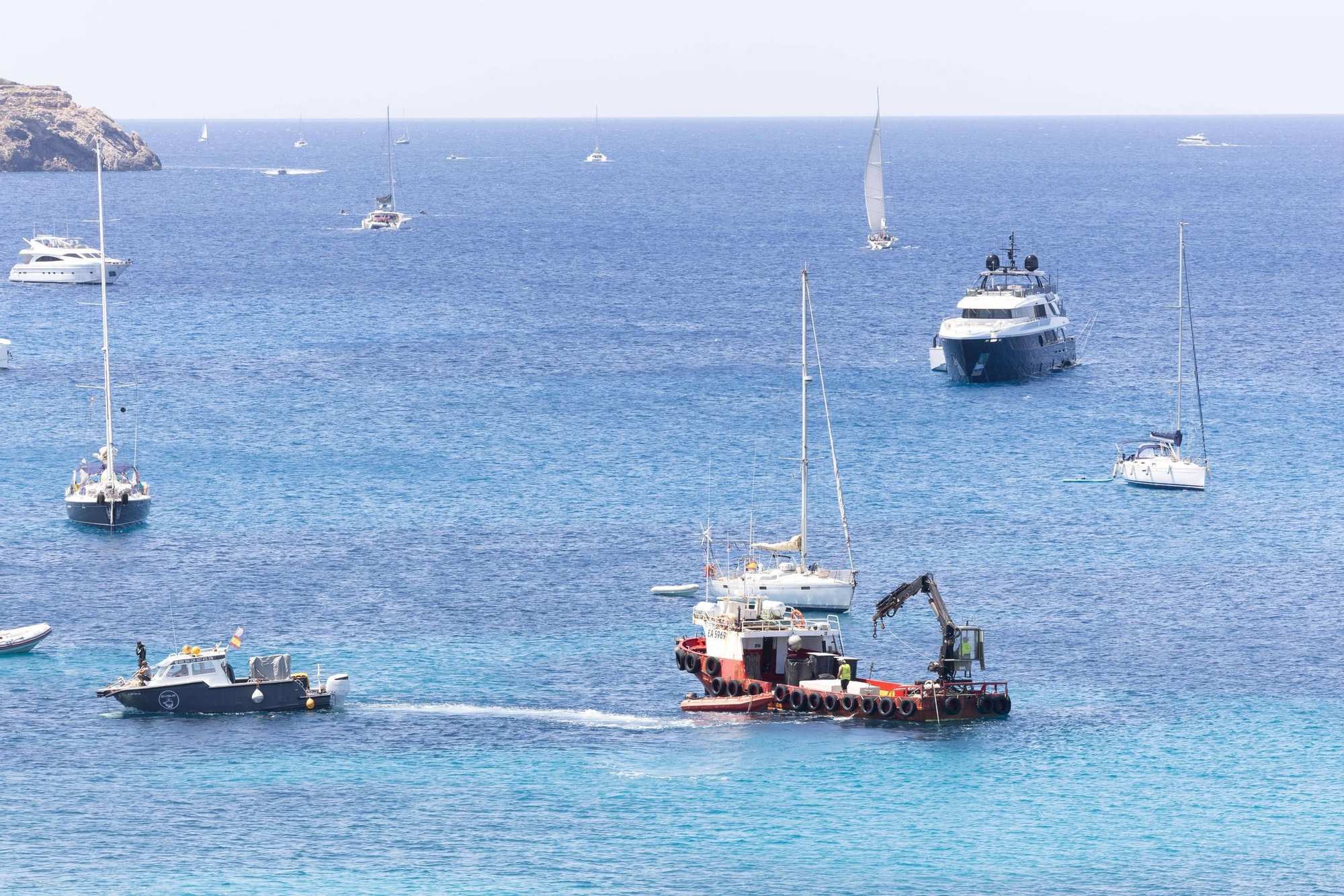 Aquí están todas las fotos de la instalación de bombas para evitar manchas de microalgas en Cala Tarida