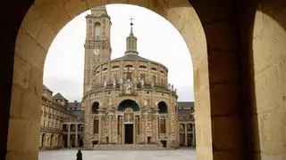 La iglesia de la Universidad Laboral de Gijón sigue sin abrir porque se está "secando"