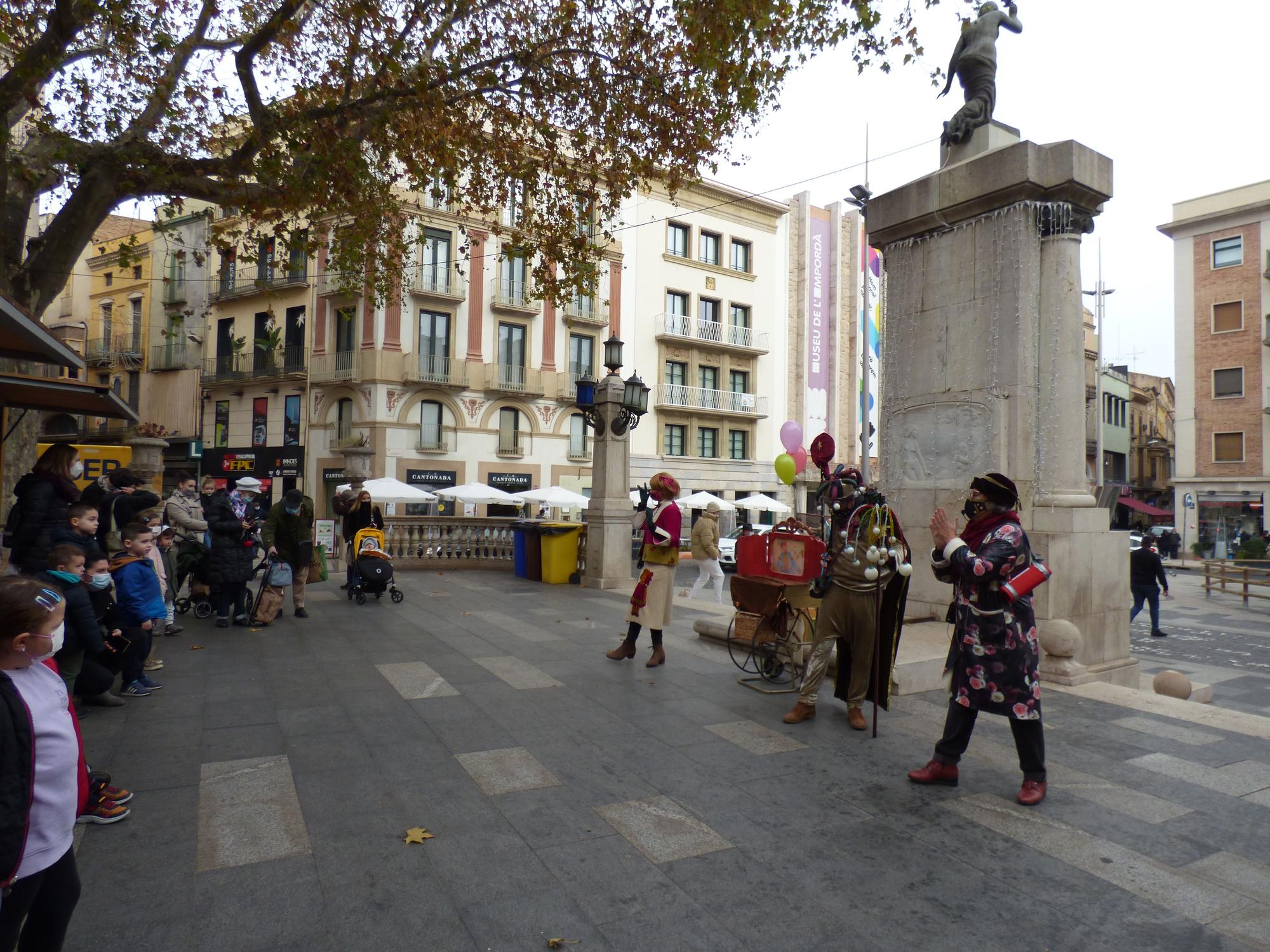 En Fumera es deixa veure per Figueres acompanyat de la Nadalina i la Bel