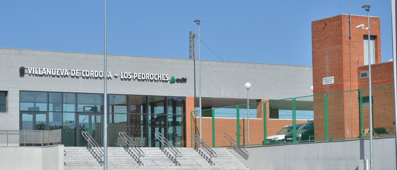Fachada de la estacion de Villanueva de Córdoba-Los Pedroches^.