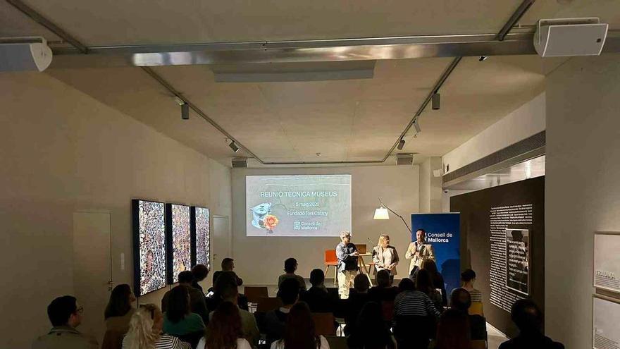 Técnicos de museos de Mallorca se reúnen en el Centre Internacional de Fotografia Toni Catany de Llucmajor
