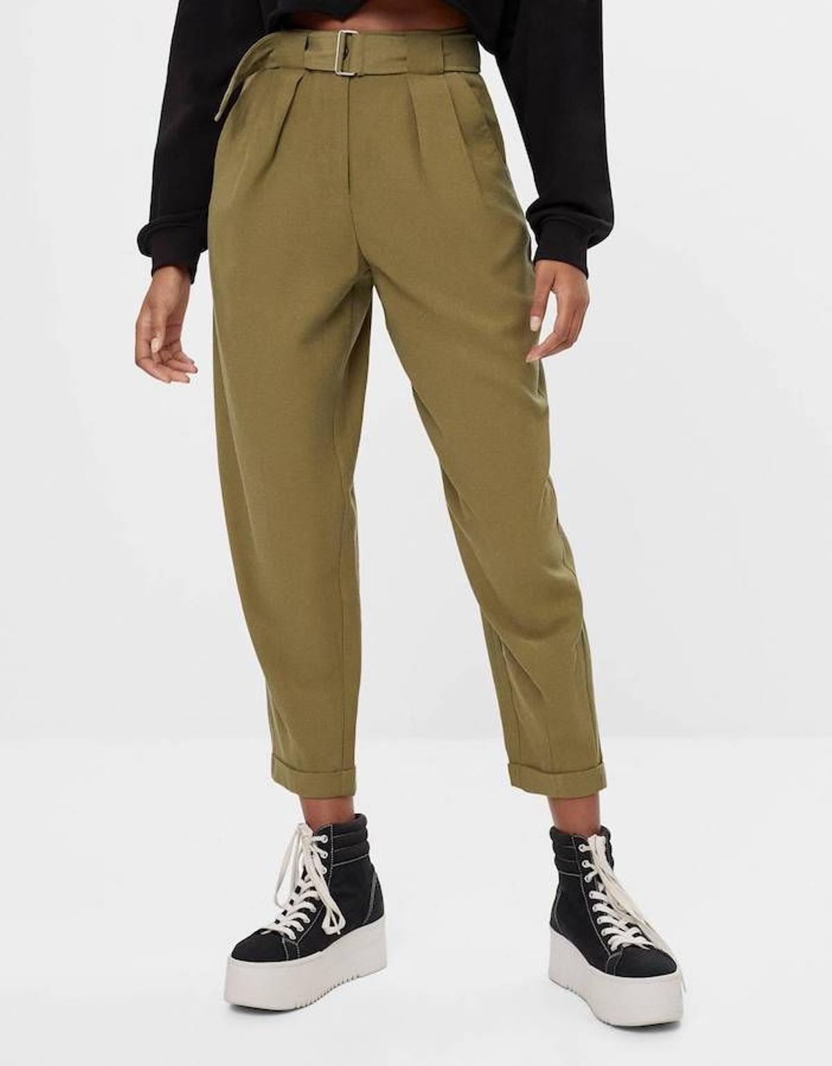 El pantalón slouchy militar