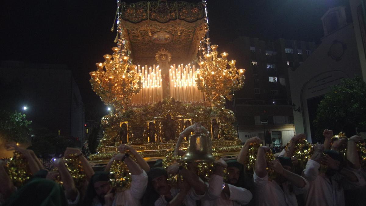 La Virgen de la Esperanza durante el Jueves Santo 2025.