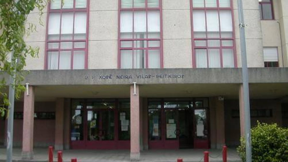 Fachada del CEIP Neira Vilas de Peitieiros.