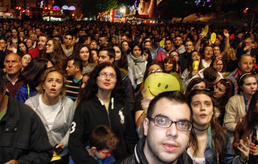 Miles de personas se entregan al espectáculo organizado por la Orquesta Panorama durante las fiestas de San Xosé Obreiro de Marínsta Panorama en Marín!