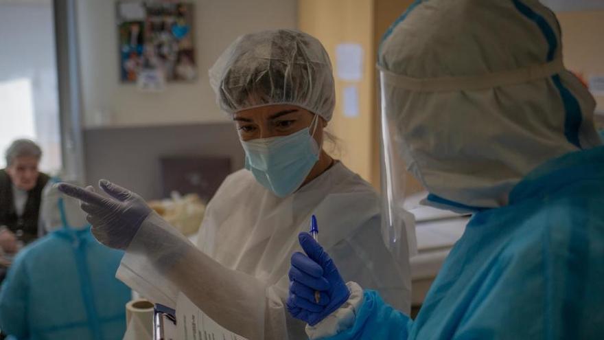 Sanitarias en una residencia de mayores.