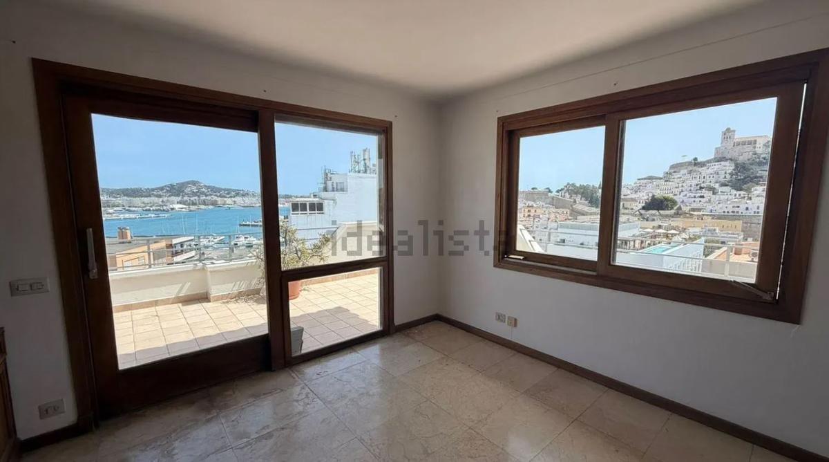 A la venta un ático en Ibiza con unas vistas de 360 grados "que quitan el aliento”: desde Dalt Vila a Talamanca