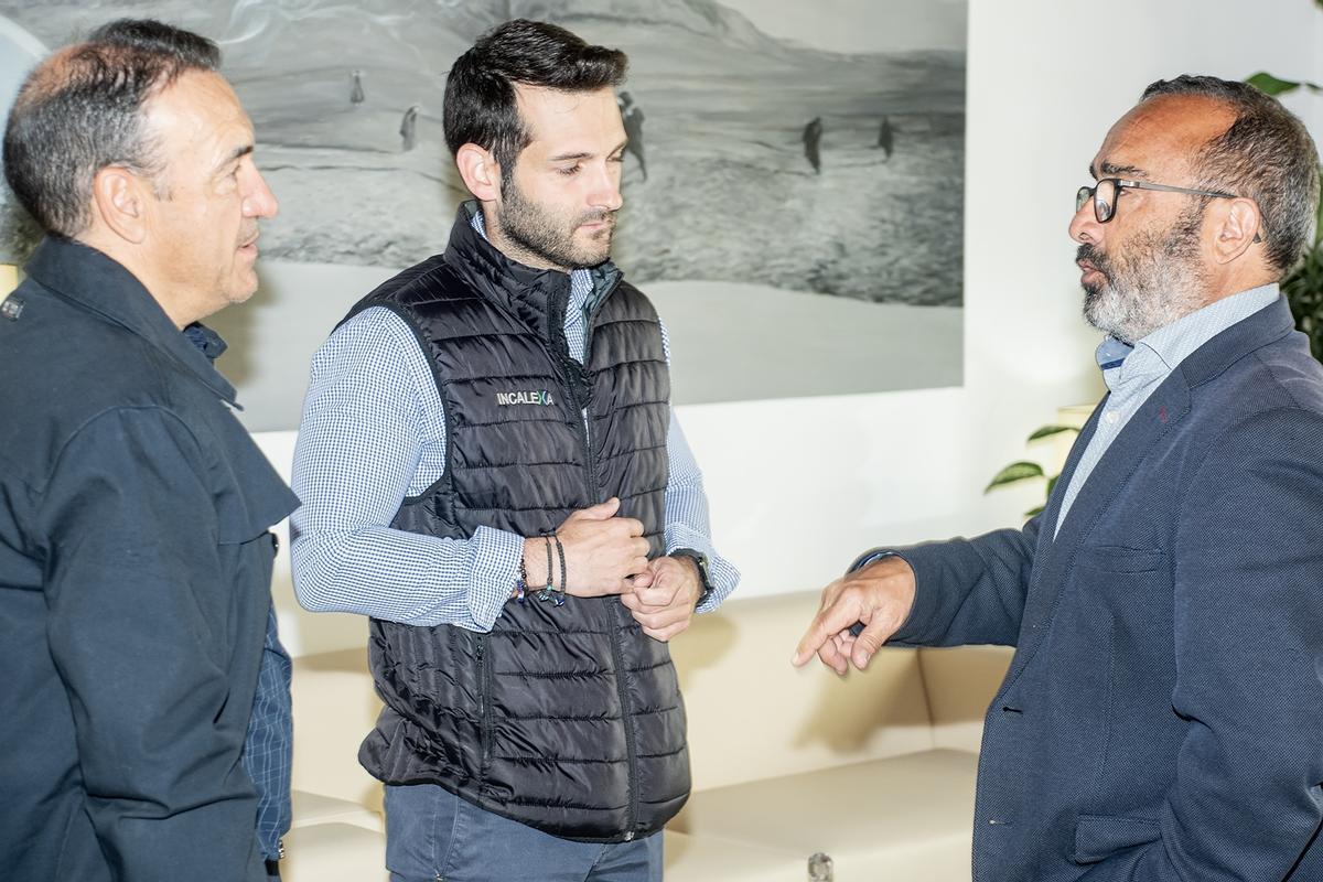 Miguel Ángel Morales, Diputación Provincial de Cáceres en la reunión con el empresario Pablo Cervigón.