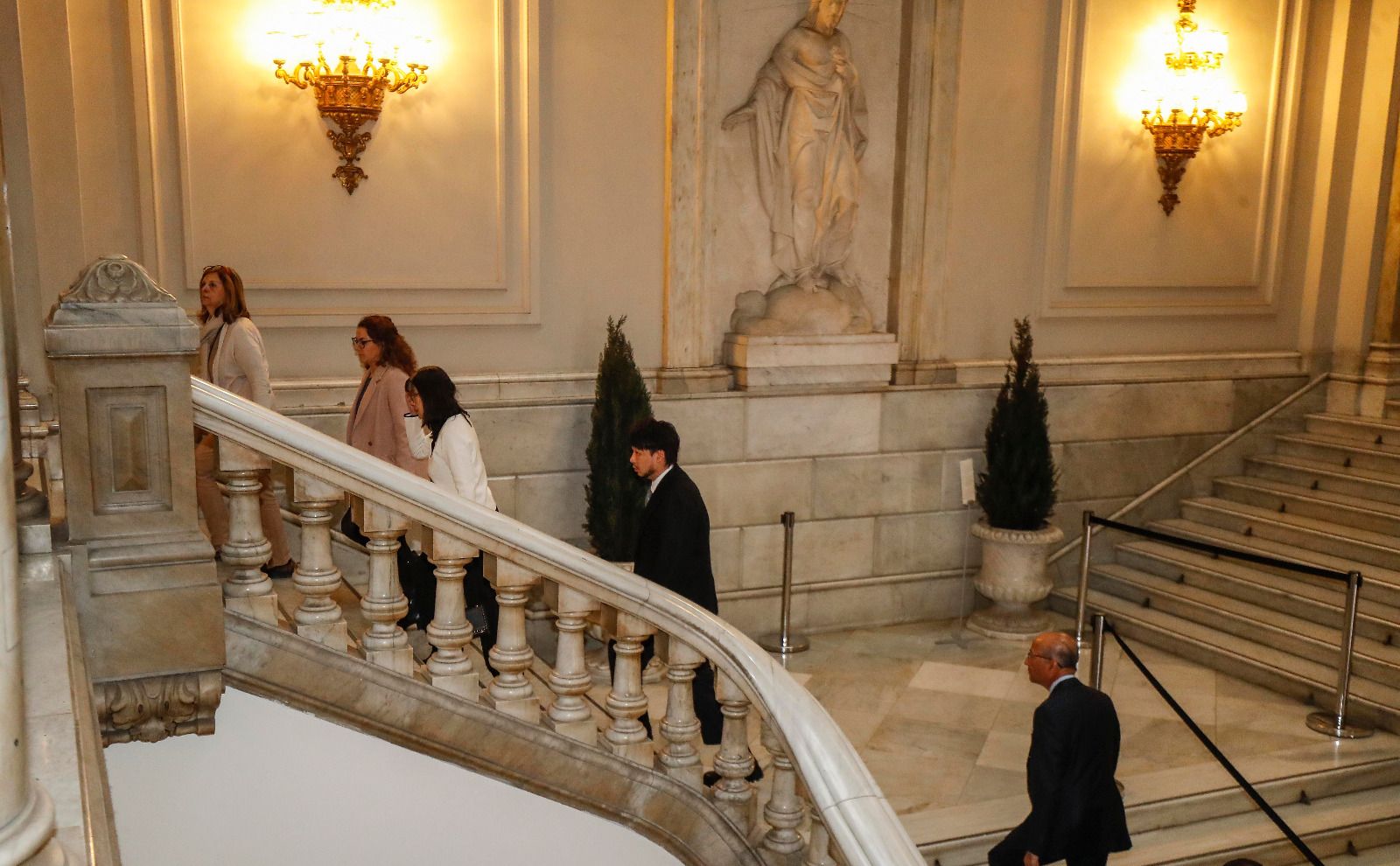 Kiat Lim y Layhoon se reúnen con Ribó en el Ayuntamiento de València