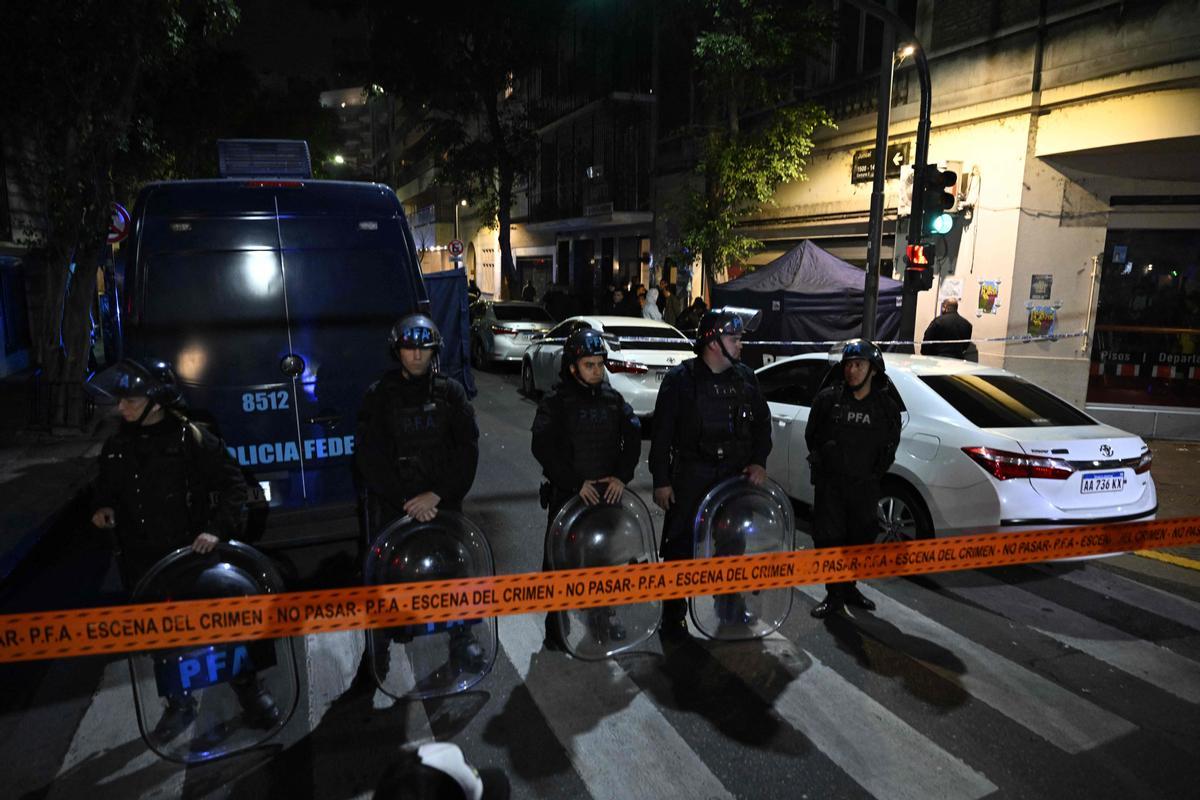 La policía argentina custodia el lugar del intento de asesinato de Cristina Fernández de Kirchner.