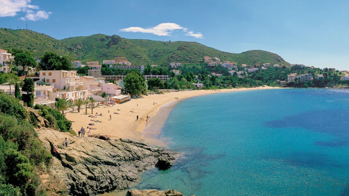 La platja de l'Almadrava, a Roses.