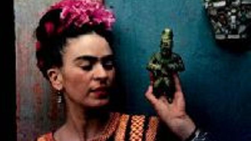 Los ´souvenirs´ de Frida Kahlo crispan al mundo del arte