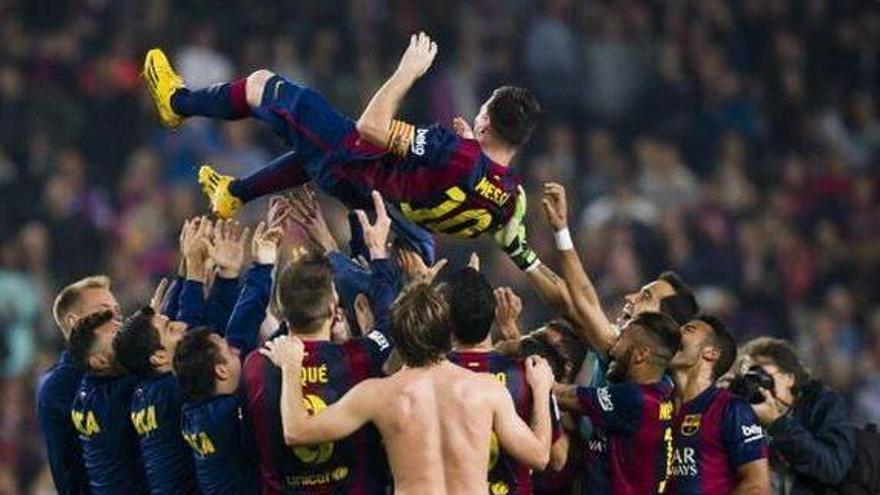 El Barça golea y Messi hace historia en la Liga