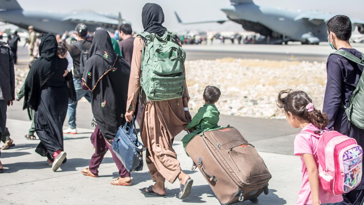 Continúan las evacuaciones en el aeropuerto de Kabul.