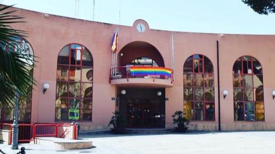 Teulada luce por primera vez la bandera arcoíris