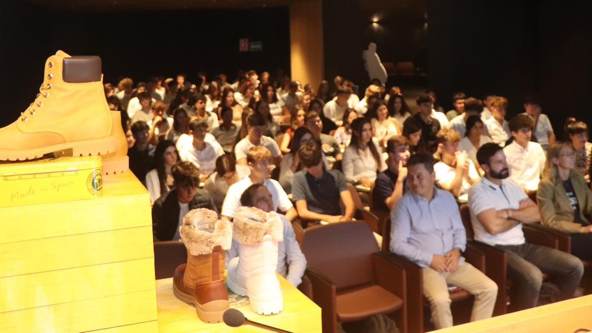 Más de 250 alumnos de BAT de 10 colegios de la provincia de Alicante han recibido una preparación inicial en fundamentos de Marketing y de storytelling