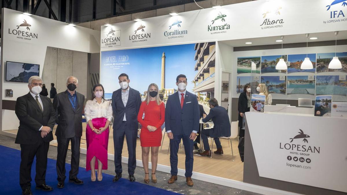 Yaiza Castilla, consejera de Turismo del Gobierno de Canarias visita el estand de Lopesan Hotel Group. | | NACHO GONZÁLEZ