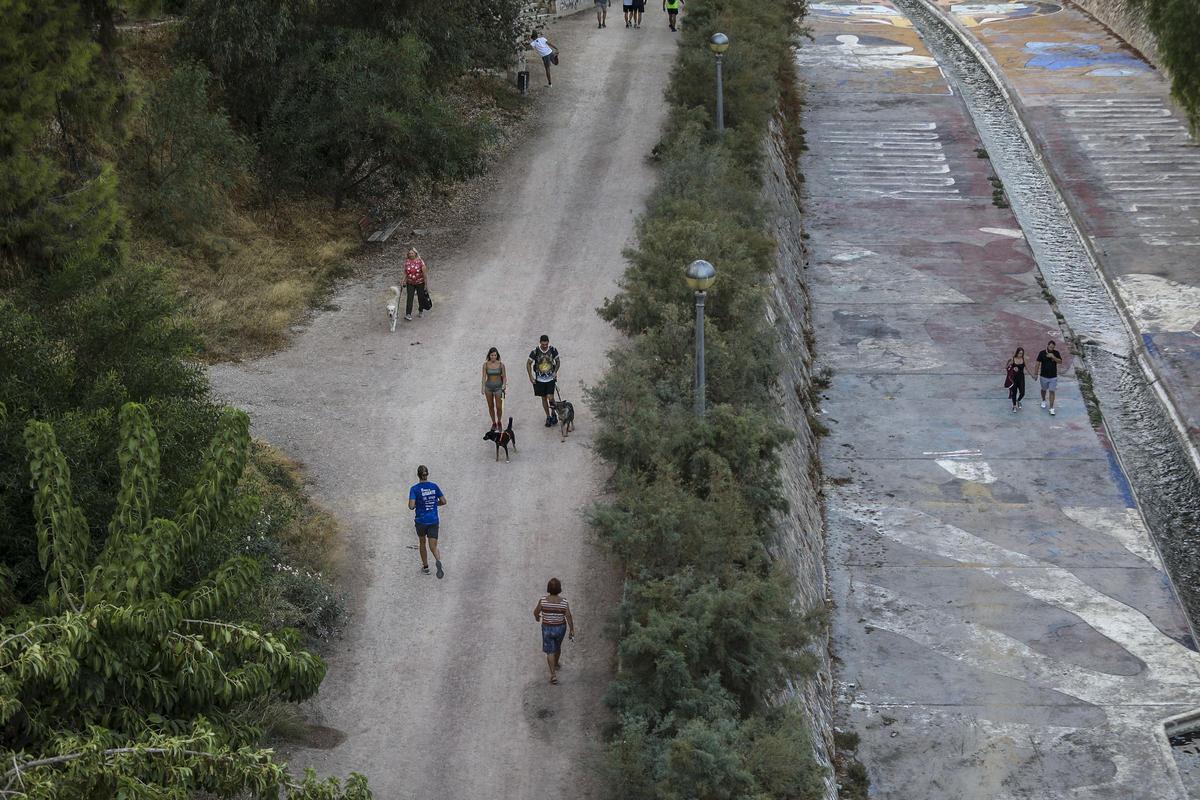 La ladera del río Vinalopó en Elche es uno de los sitios más frecuentados por deportistas en la ciudad