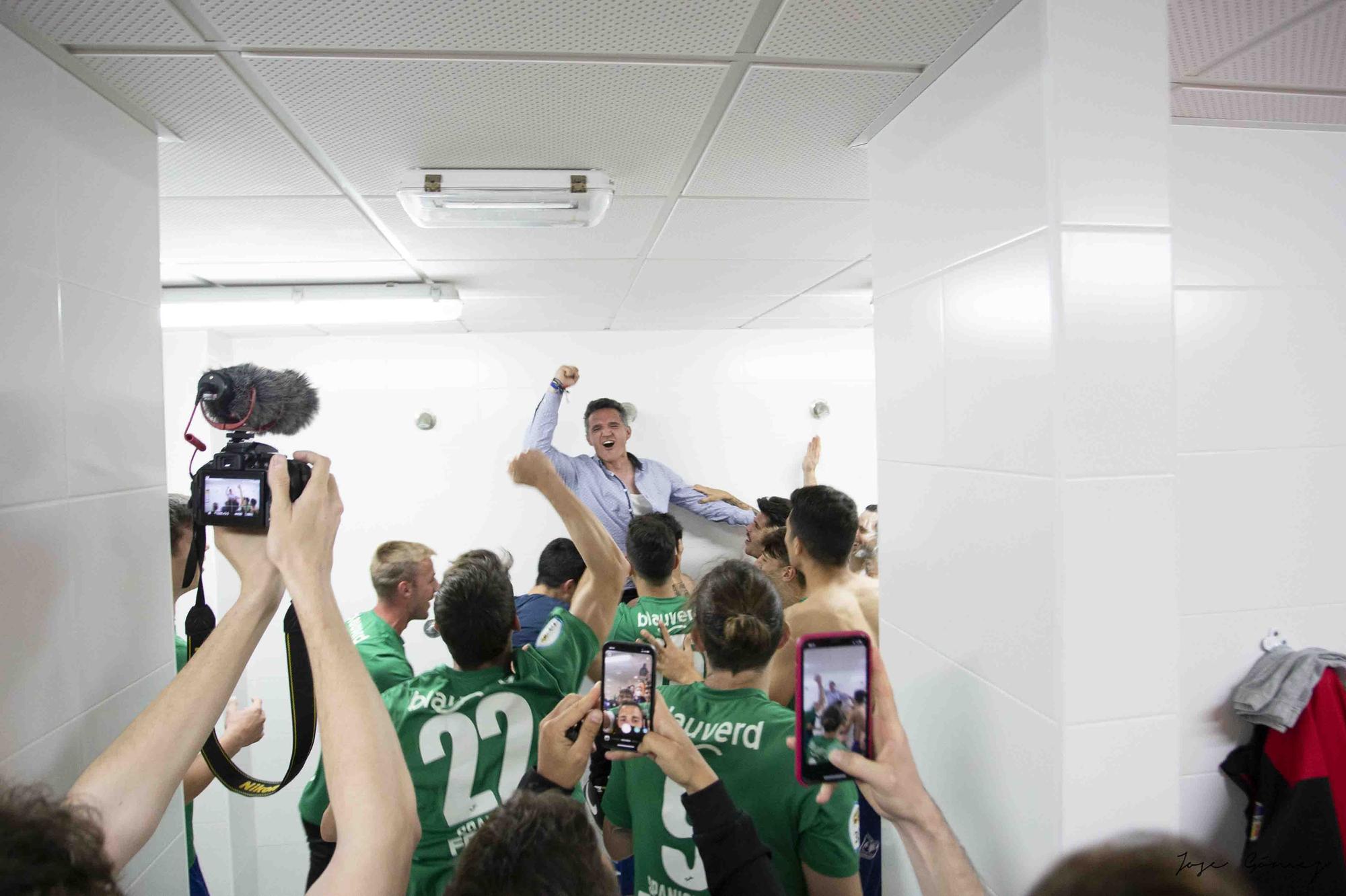 La UD Alzira celebra el ascenso a Segunda RFEF