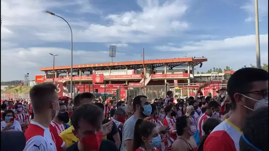 L'afició del Girona omple els voltants de Montilivi
